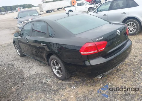 2012 Volkswagen Passat 2.5L S z USA, uszkodzony, nr VIN 1VWAP7A32CC041117